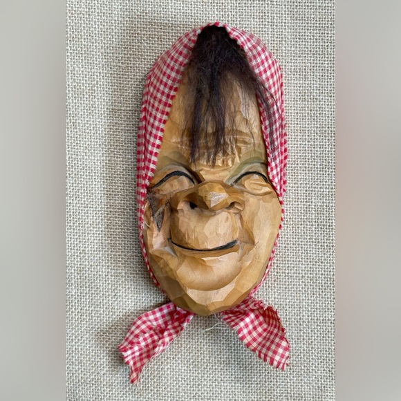 Vintage Other - Vintage Schweizer Handarbeit Old Peasant Woman Carved Wood Face Wall Hanging